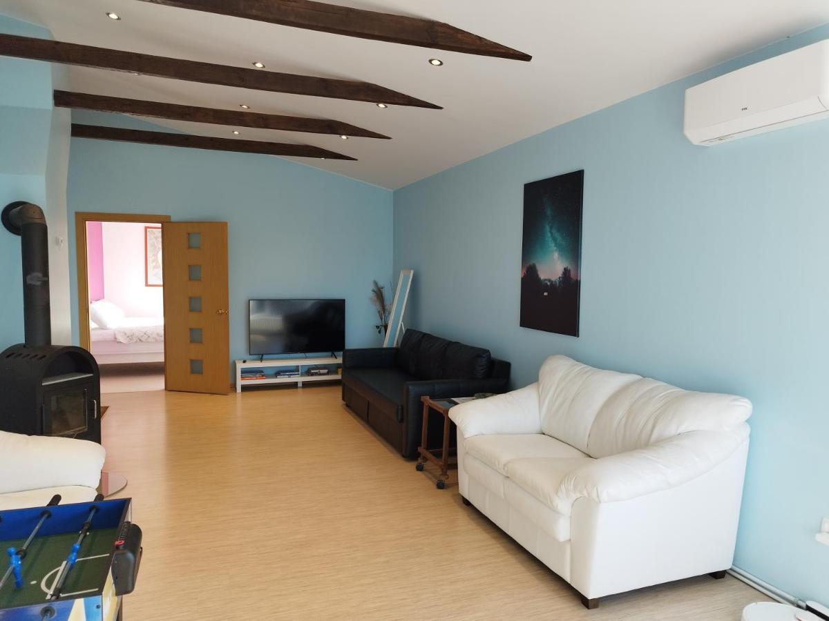 Spacious & Cozy Apartment With Forest View Zapyskis Zewnętrze zdjęcie